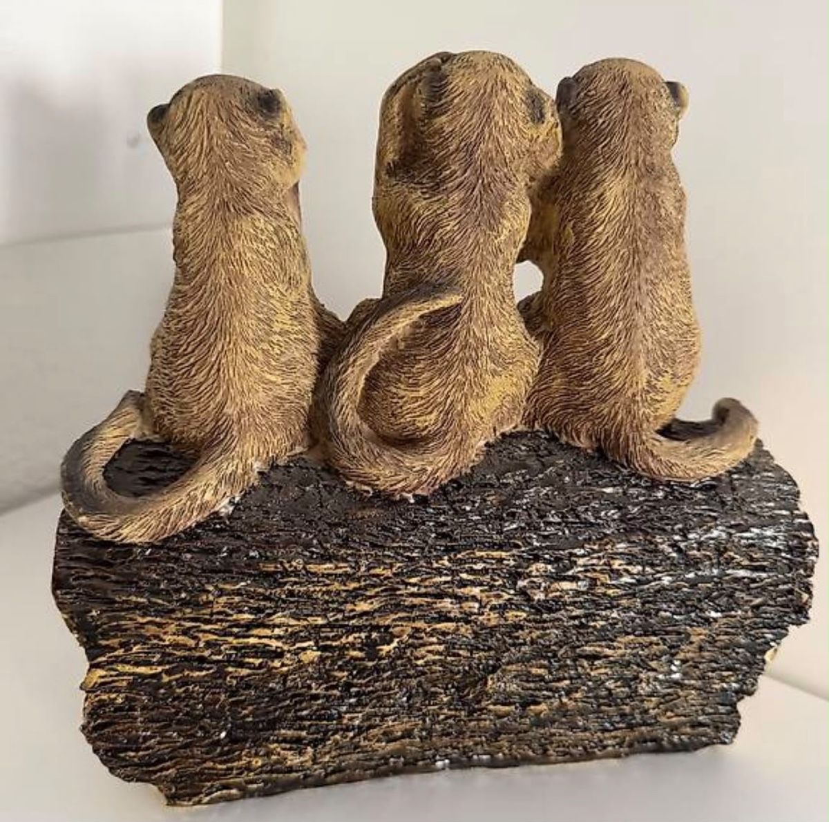 Toutes les décorations: Erdmännchen auf einem Baumstamm – Neuf avec emballage d'origine à Tennwil par eglihunter 2