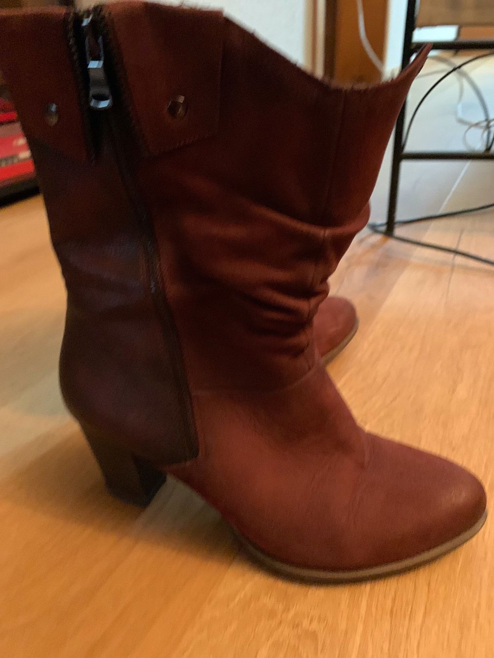 Tamaris Scarpe da donna: Stiefelette aus Leder, weinrot – Usato da Meilen venduto da Flockenwirbel 5
