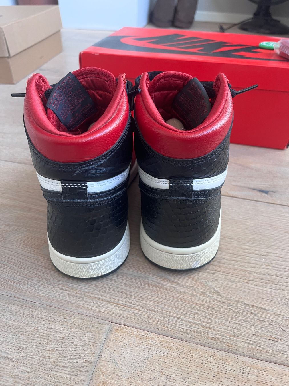 Jordan Scarpe da uomo: Jordan 1 Satin Snake – Usato da Wettingen venduto da emi_8ql9 5