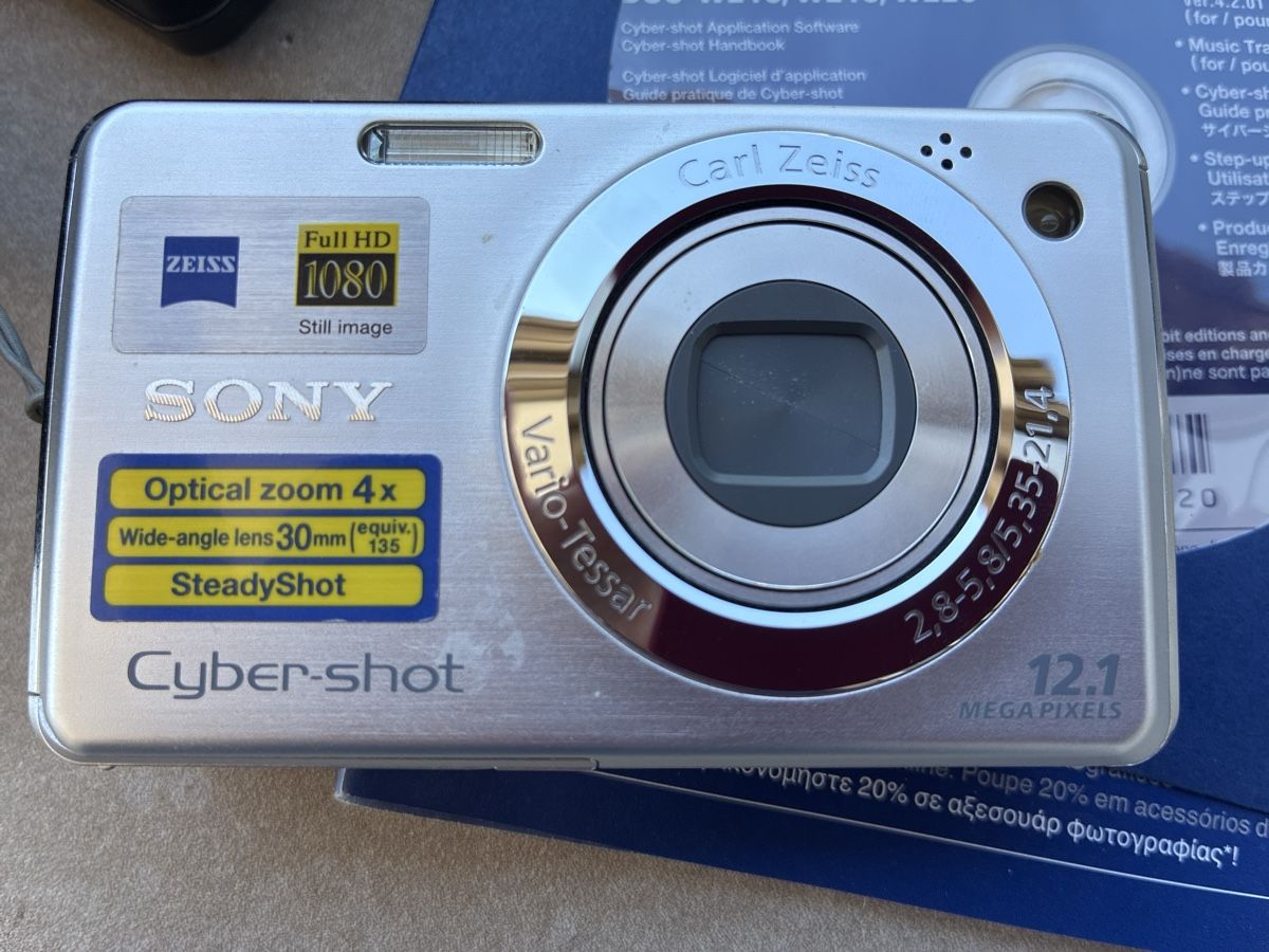 Sony Fotocamera: Sony Cyber-shot Digitalkamera silber 12.1 Megapixel – Usato da Bettlach venduto da Brissoni 1