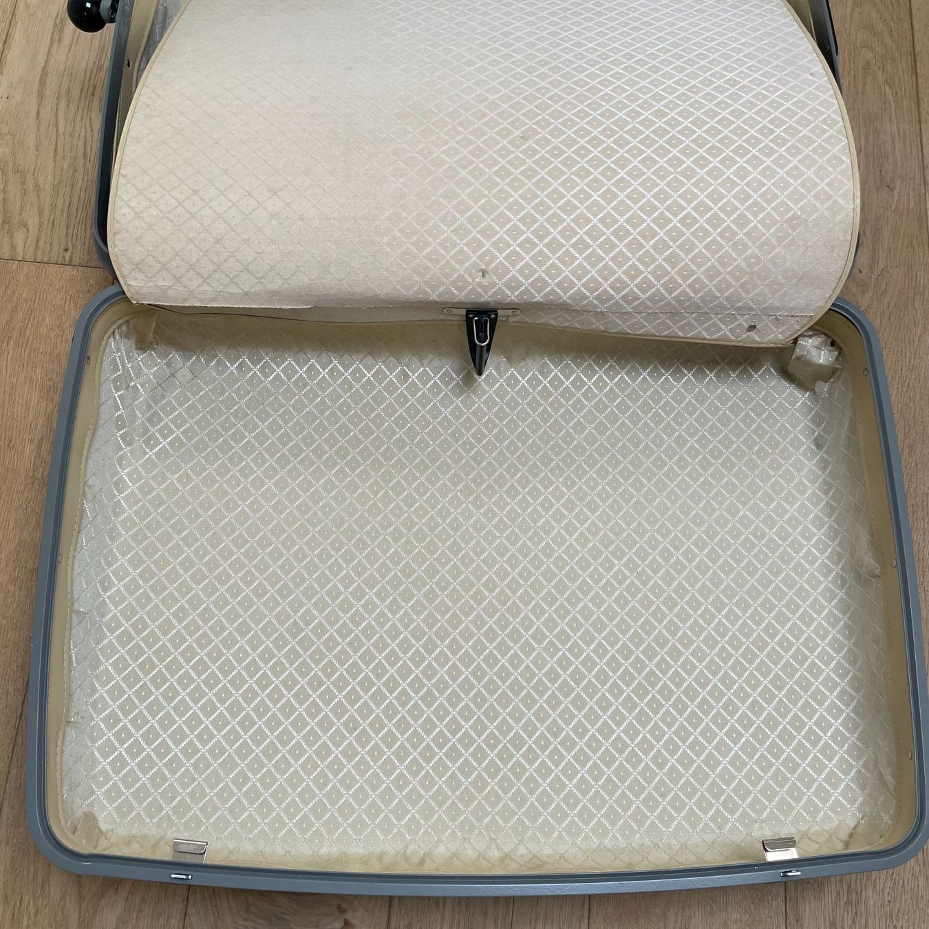Samsonite Valigie: Samsonite Schalen Koffer 80er – Usato da Aarburg venduto da Qin3ze 6