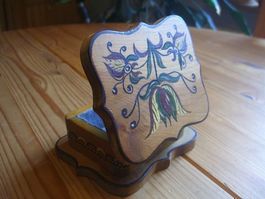 hübsche,kleine handbemalte Holzschatulle
