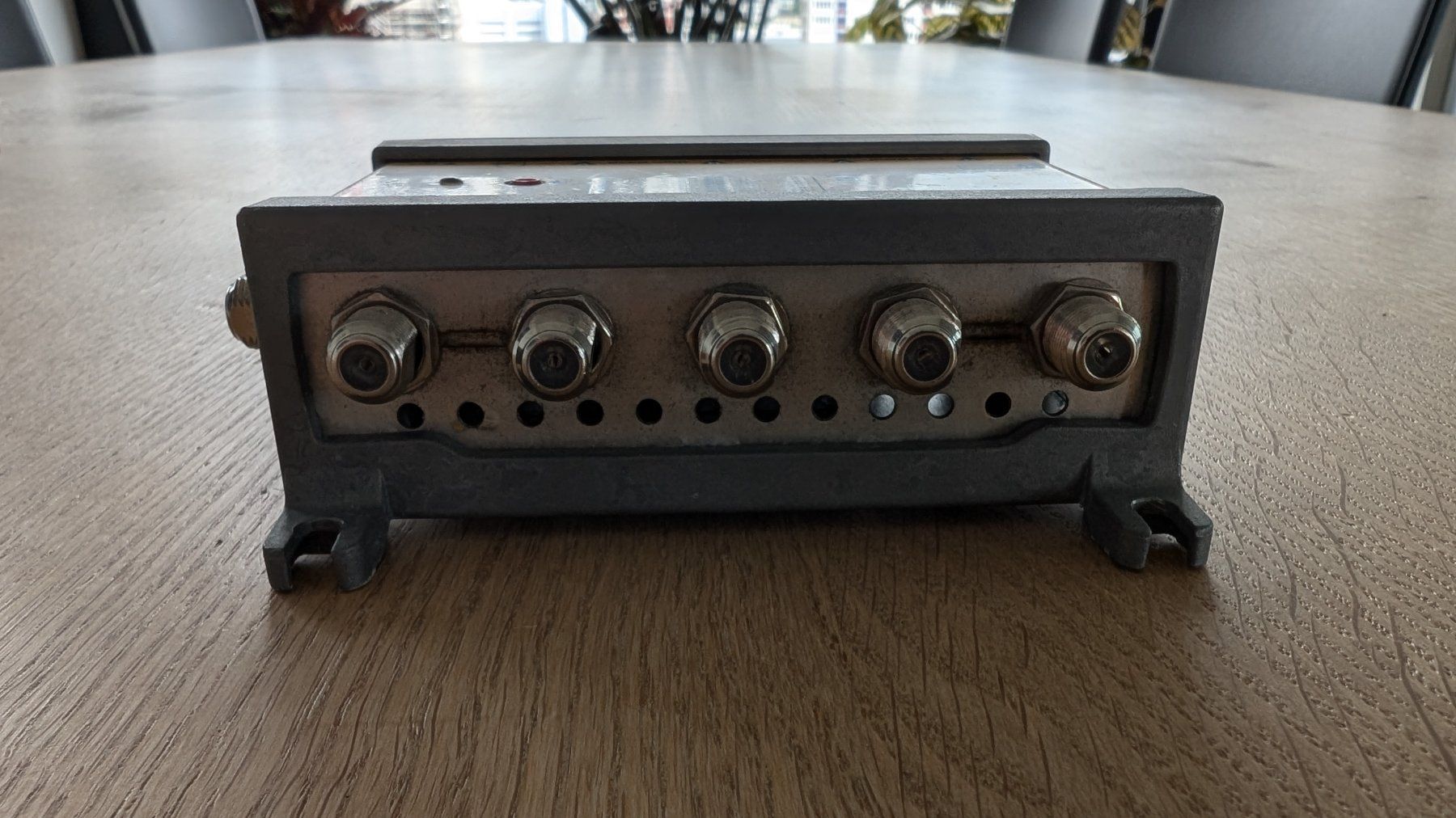 Modems & Router: TechniSat TechniRouter 5/2x16 – Gebraucht aus Zürich von nicolasmai 2