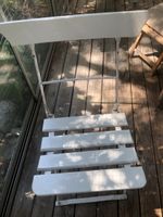 Weisser antiker Gartenstuhl