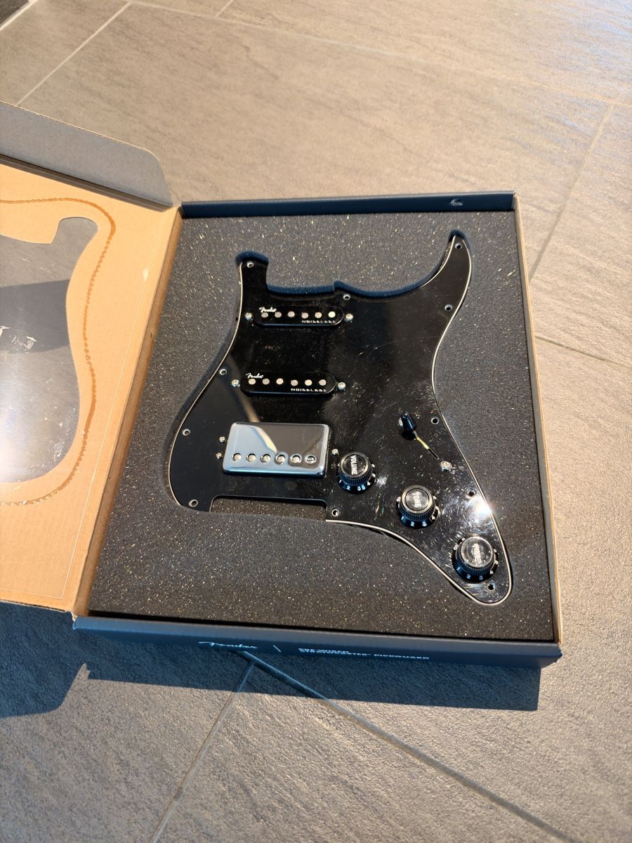 Strumenti musicali: Fender Loaded HSS Pickguard – Usato da Neuenkirch venduto da Flackmataz 2