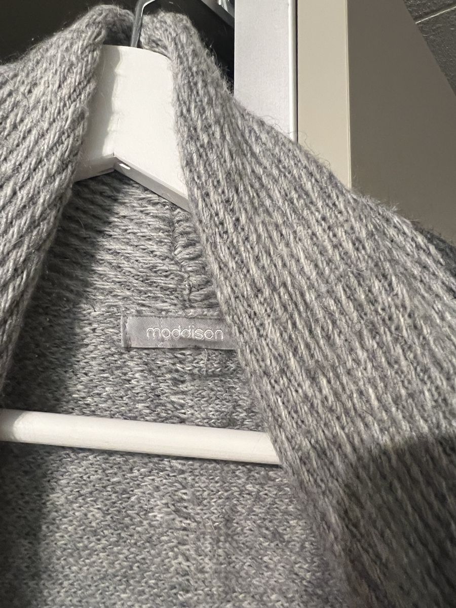 Sonstige Damenmode: Damen Poncho Strick hellgrau – Gebraucht aus Zürich von R1908 2