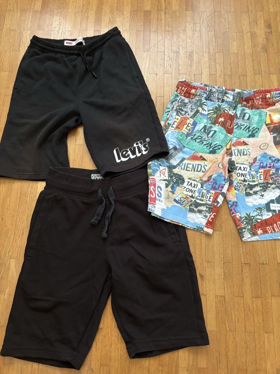 Lotti & Set di vestiti: Kurze Sweathosen Paket Gr. 152 – Usato da Kriens venduto da Schrimsly82