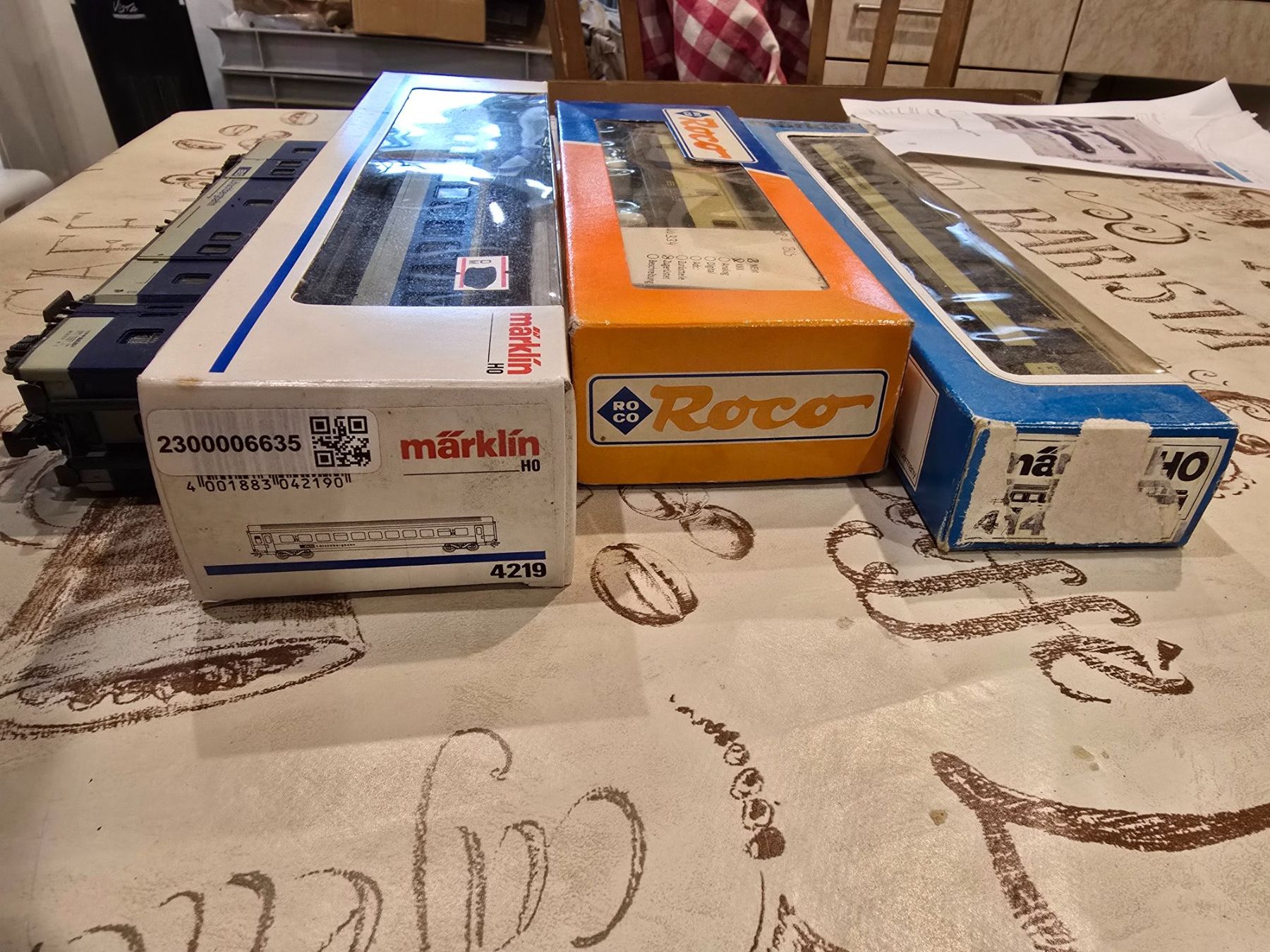 Modellini di ferrovie: BLS Wagen Roco 2 mal +  2 mal Märklin – Usato da Mauren TG venduto da Defrancesco 1
