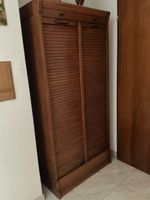 Antiker Aktenschrank mit dazugehörendem Schreibtisch