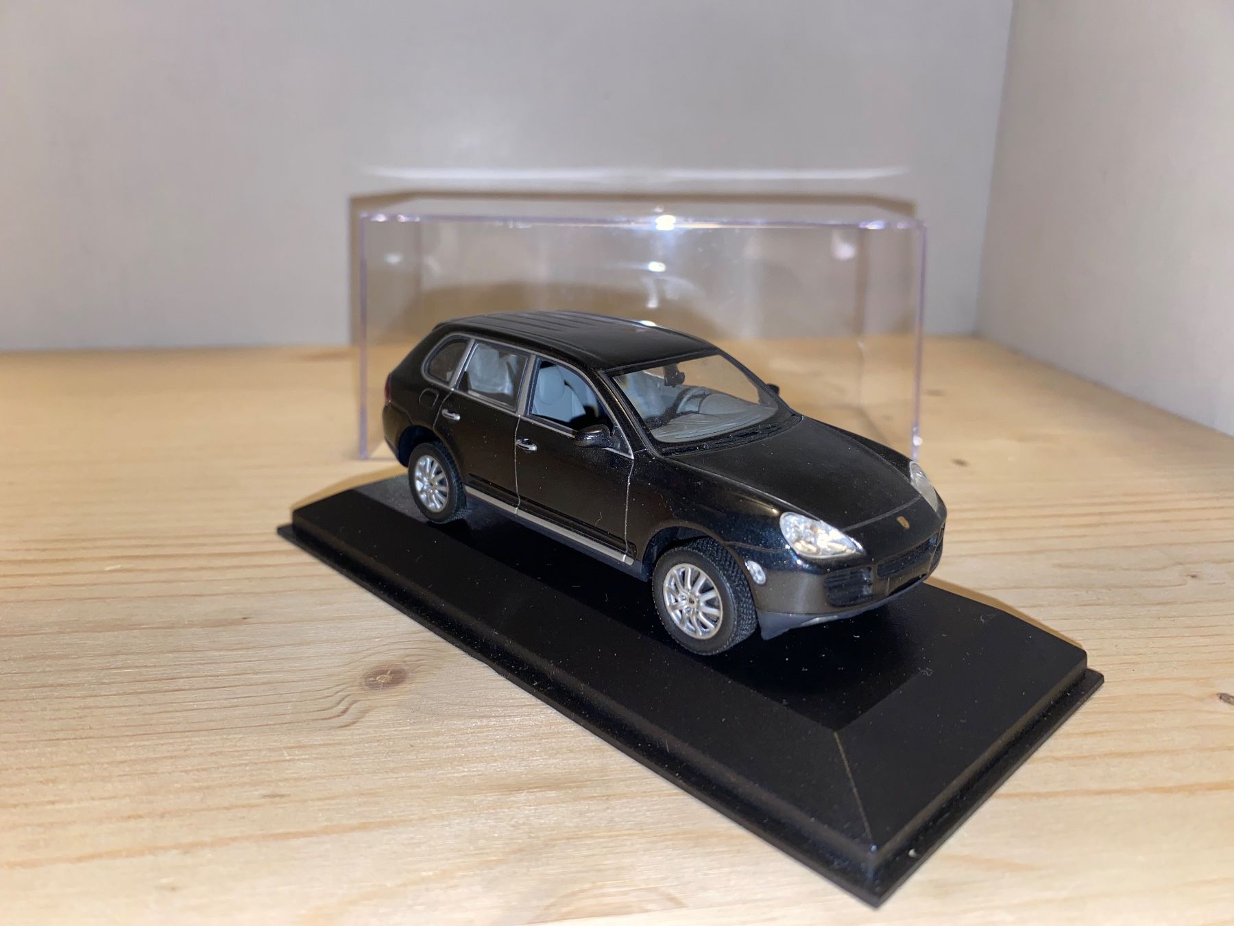 Porsche Modellautos: Porsche Cayenne 1/43 Minichamps – Gebraucht aus Wohlen AG von PrivatSammlung 3