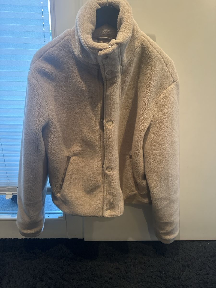 Asos Jacken: ASOS Teddy Jacke, Beige, Grösse M – Gebraucht aus Diepoldsau von Sonne14