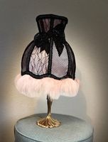 Abat jour de lampe burlesque style corset rose et noir