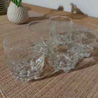 Gläser 5×. Glas