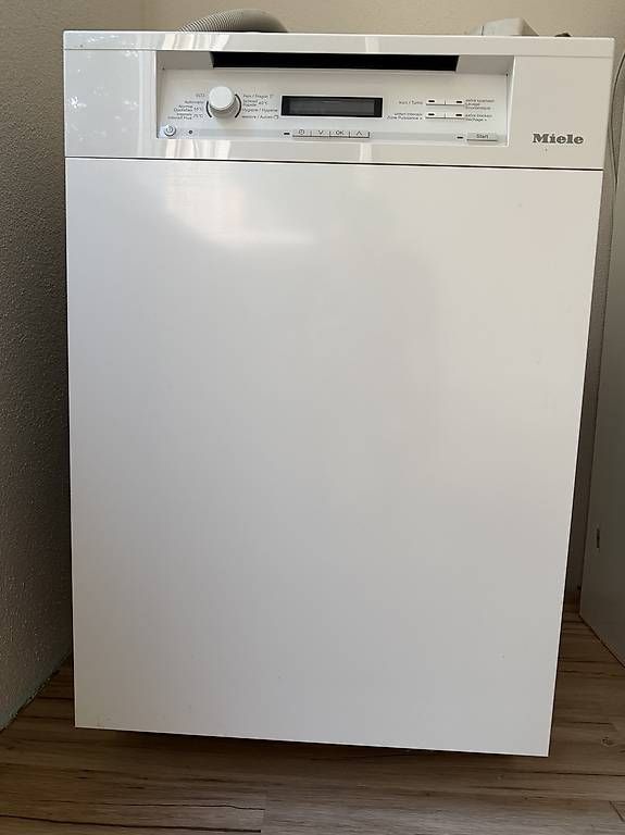Miele Machines à laver la vaisselle: Geschirrspüler Miele – D'occasion à Sissach par Maeldrew