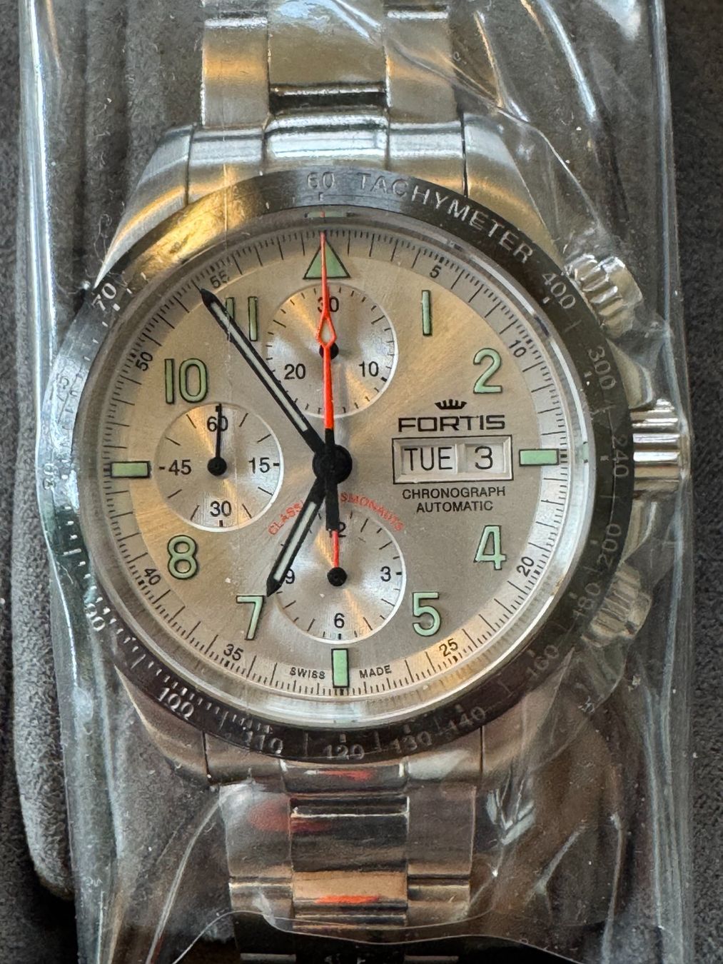 Fortis Orologi: Neue Fortis Classic Cosmonauts Ceramic Chronograph – Nuovo e nell'imballaggio originale da Zürich venduto da Brandswatch