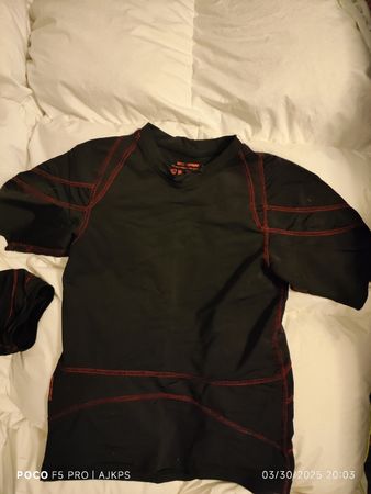 2 Schwarzes Unisex-Sport-T-Shirt