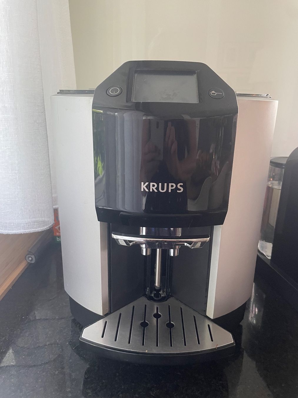 Krups Kaffeemaschinen & Espressomaschinen: Krups Vollkaffeeautomat – Defekt aus Zürich von famili4
