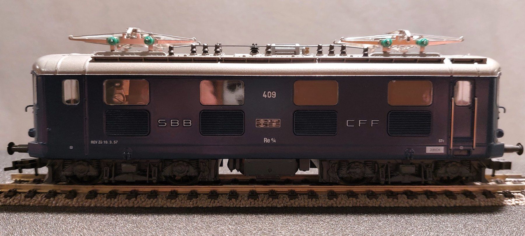 Hag Modellini di ferrovie: HAG 22 026-20 - Re 4/4' Pendel 409 blau SBB CFF FFS – Nuovo e nell'imballaggio originale da Rotkreuz venduto da MOBAHN-1zu87 1