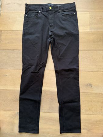 Schwarze Herrenjeans Slim Fit Gr. 29 Top Zustand