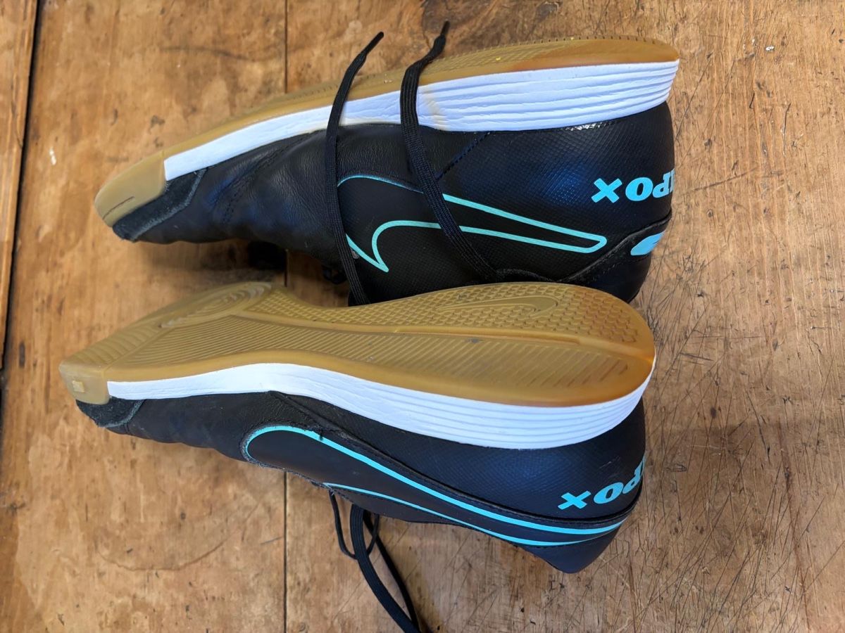Nike Scarpe da uomo: Nike Tiempox Hallenturnschuhe 45 – Usato da Davos Frauenkirch venduto da p.lugnan 2