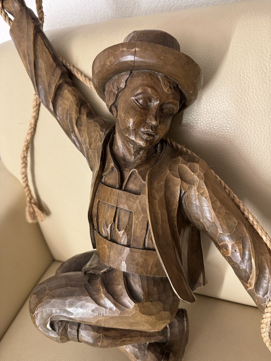 Skulpturen & Statuen: Holzgeschnitzte Abseiler 50 cm, Holzfiguren – Gebraucht aus Morges von SevArt 1