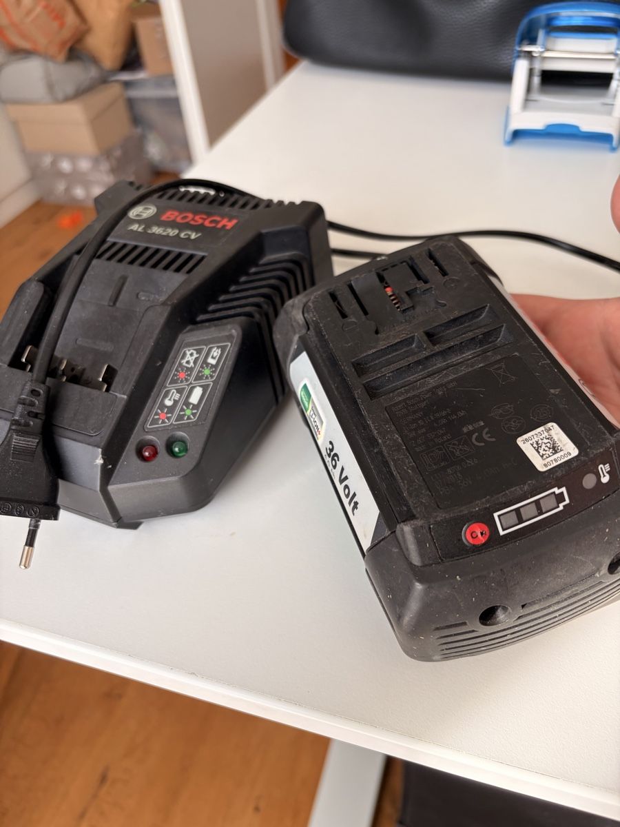 Bosch Akkus & Batterien: Bosch 36 Volt inkl. Ladegerät – Gebraucht aus Uttigen von MarioSt