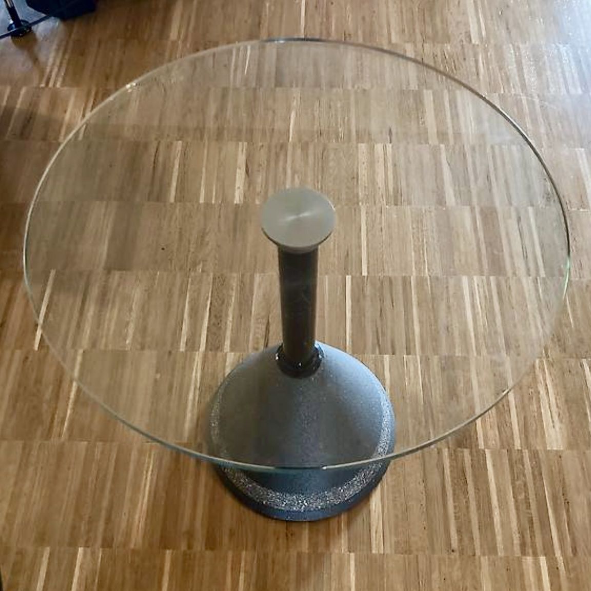 Set di tavolo e panche: Minimalistisches Design Glass Tische 2x – Usato da Zürich venduto da VZN