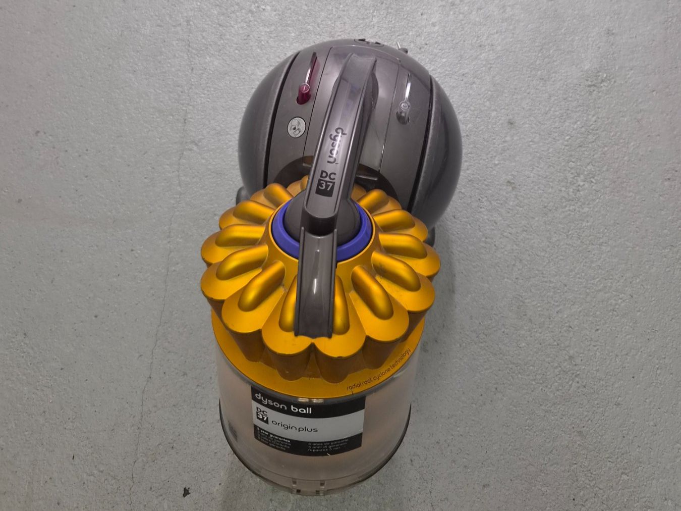 Dyson Staubsauger & Zubehör: Dyson Ball DC 37 Origin plus Staubsauger – Gebraucht aus Domat Ems von tchnesa 1