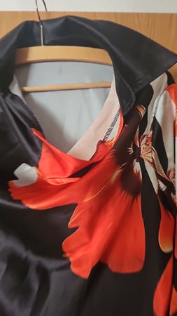 Pull à col noir à fleurs - Parfait pour le printemps !