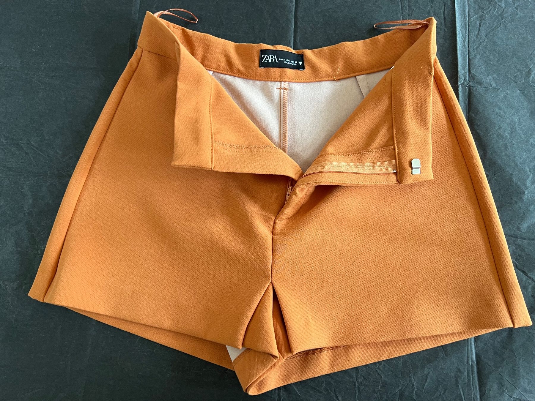 Zara Hosen: Hotpants Zara – Gebraucht aus wolfhausen von per13lina 2
