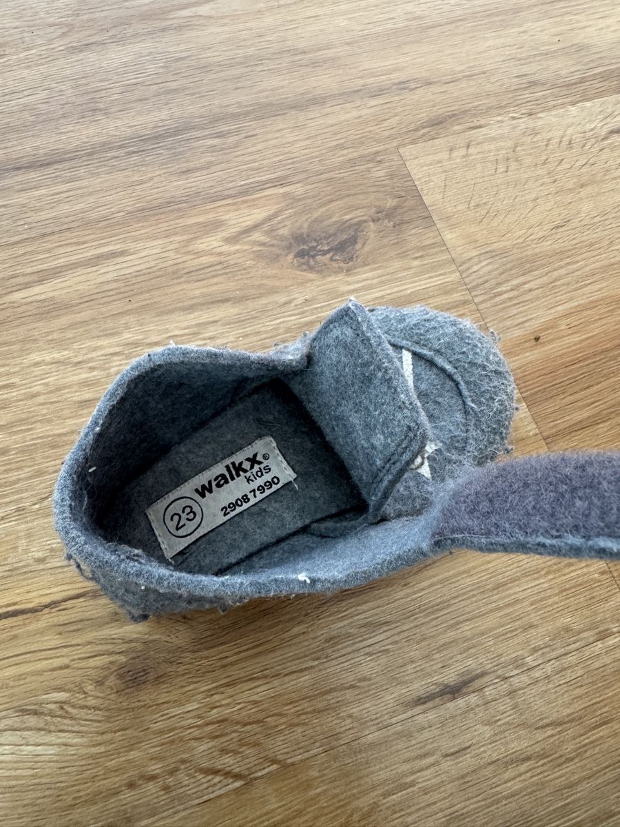 Scarpe per ragazzi: Hausschuhe Walkx Grösse 23 – Usato da Basel venduto da spassbremse 2