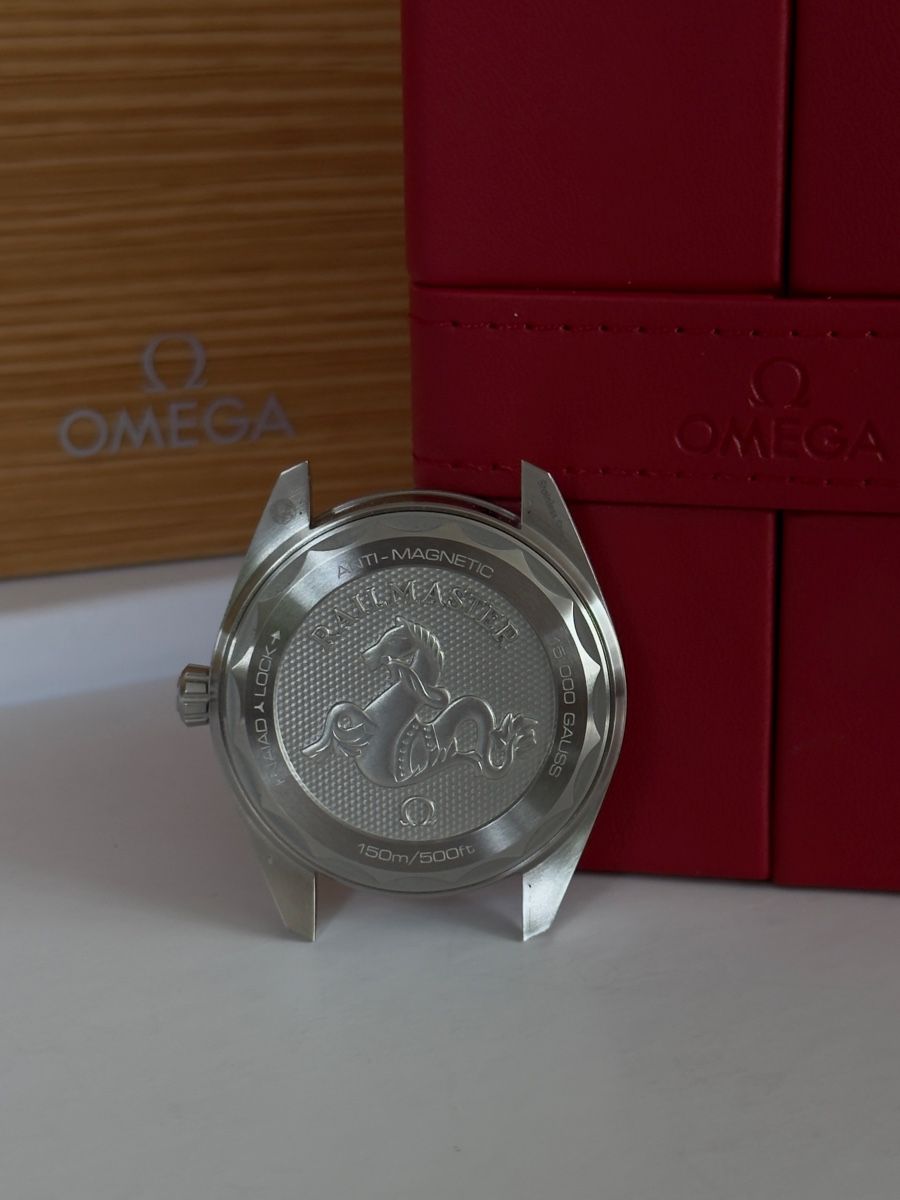 Omega Uhren: Omega Seamaster Railmaster 40mm Ref. 220.10.40.20.01.001 – Neu und originalverpackt aus Horw von Taylor-Collection 4