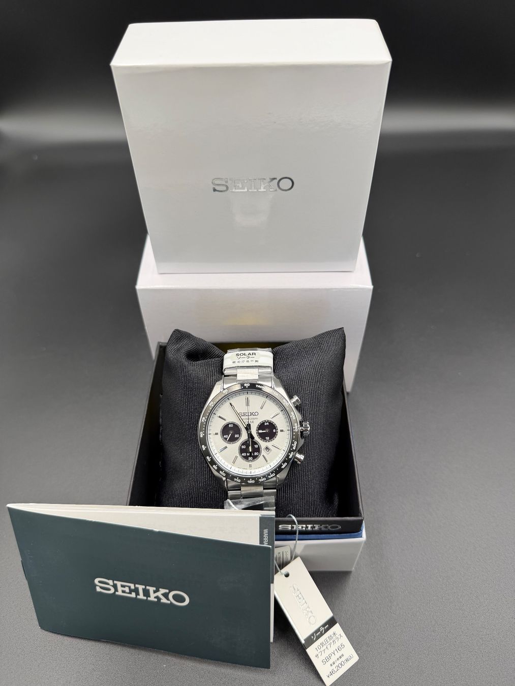 Seiko Orologi: Montre Seiko Solar Chrono - Panda - New full set – Nuovo e nell'imballaggio originale da Versoix venduto da WatchesGeneva 4