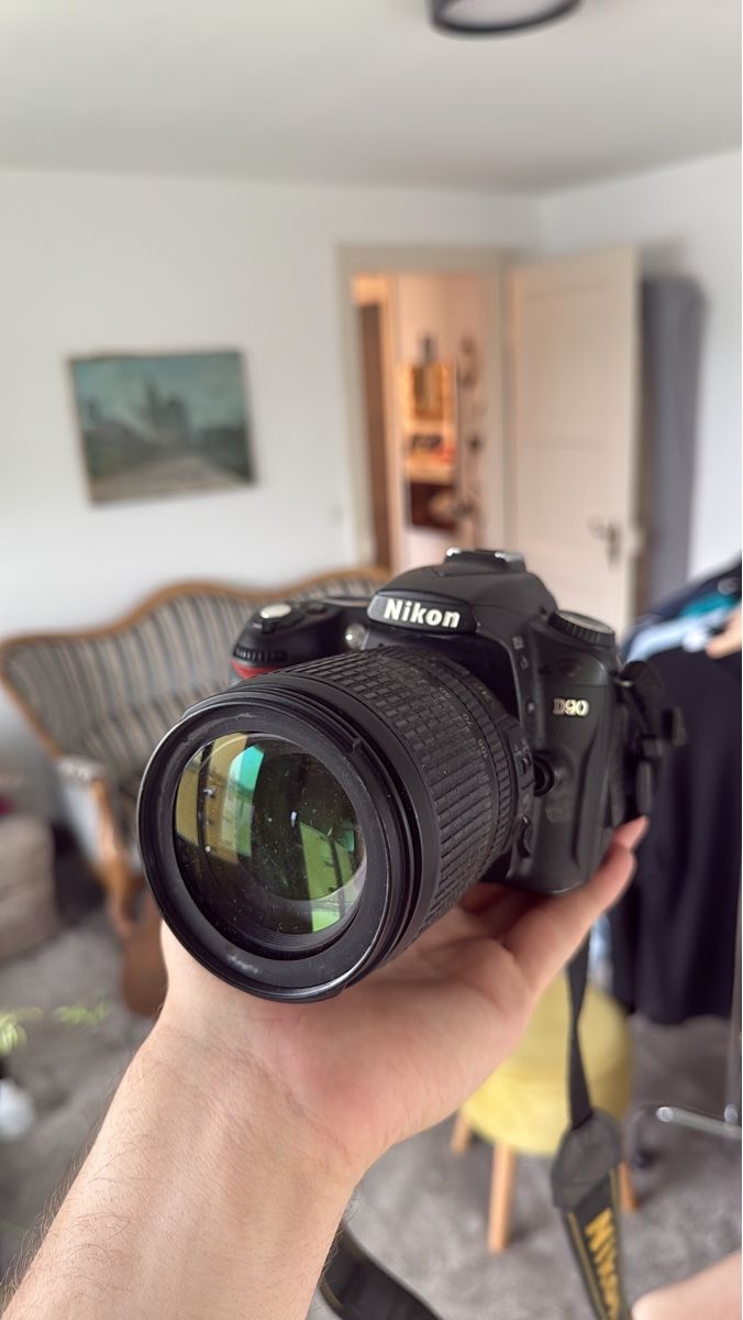Nikon Fotocamera: Nikon D90 Spiegelreflexkamera mit Objektiv – Usato da Zürich venduto da LeonTil