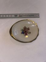 Antikes Schälchen mit Blumenmuster und Goldrand, (I)
