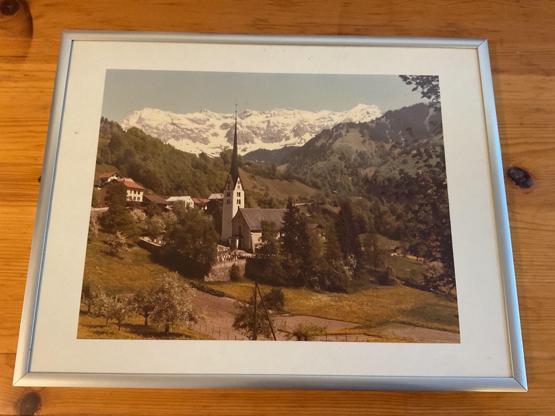 Poster & Bilder: Bild Berglandschaft mit Rahmen silber gebraucht – Gebraucht aus Uster von Hotelliquidation