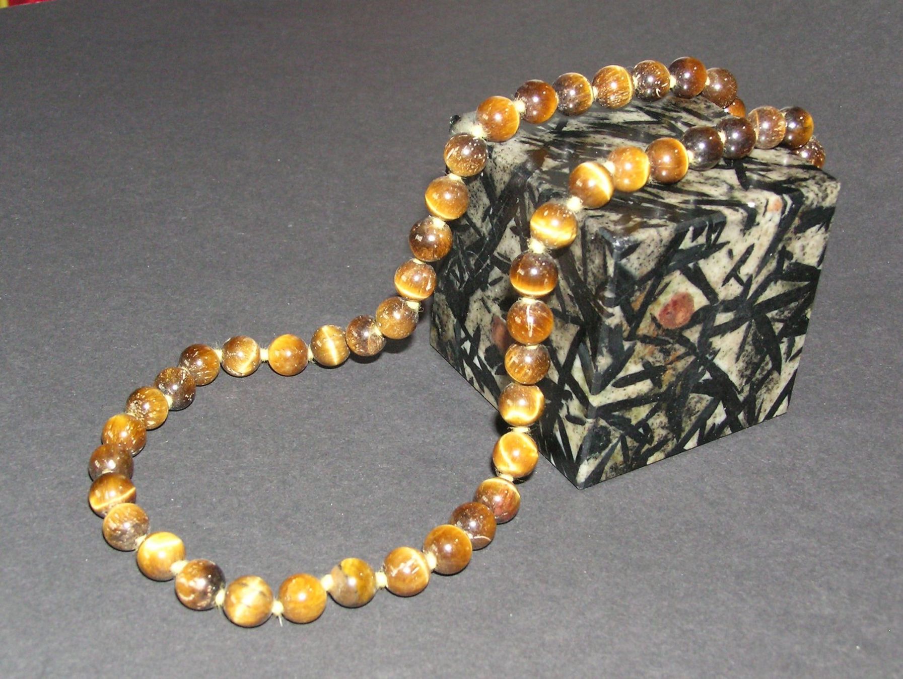 Catenine: HALSKETTE TIGERAUGE KETTE 48 CM – Nuovo (secondo la descrizione) da Grenchen venduto da Antique-hunter