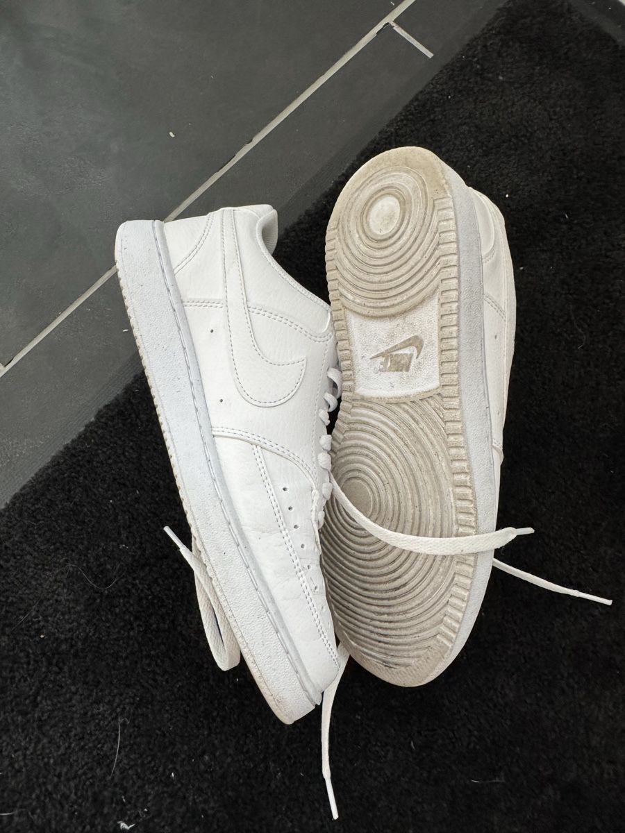 Nike Chaussures hommes: Nike weiss Grösse 39 – D'occasion à Endingen par Corinne_C_B 1