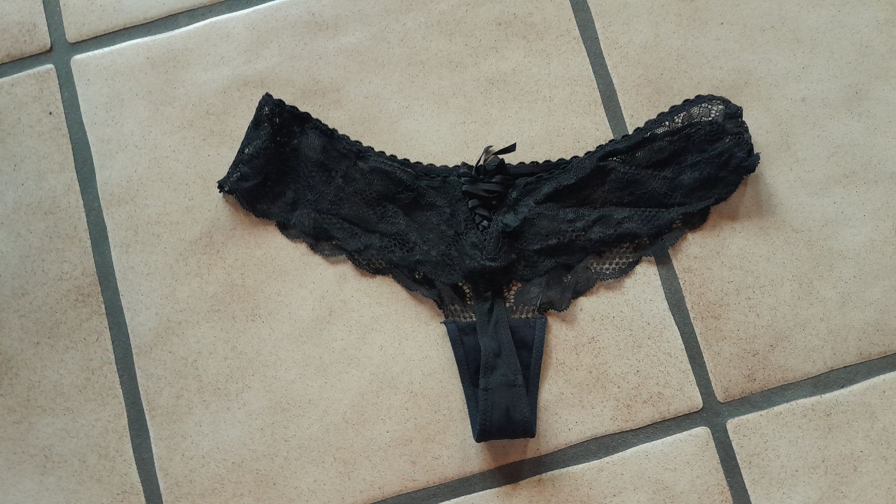 Sonstige Unterwäsche: Tanga aus Spitze  – Gebraucht aus Innerthal von System_of_a_down 1
