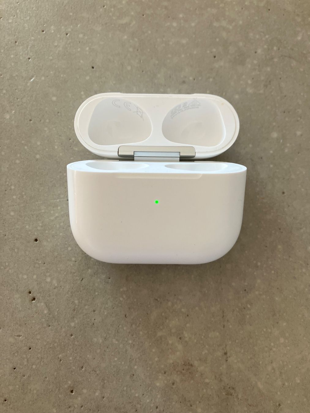 Apple Casques audio: Apple AirPods 3 Case – D'occasion à Lausanne par mr.v