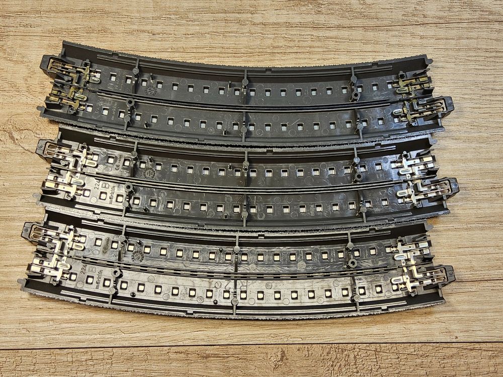 Märklin Gebogenes C-Gleis 24215 Radius R2 = 437,5 mm / 15° | Baumann