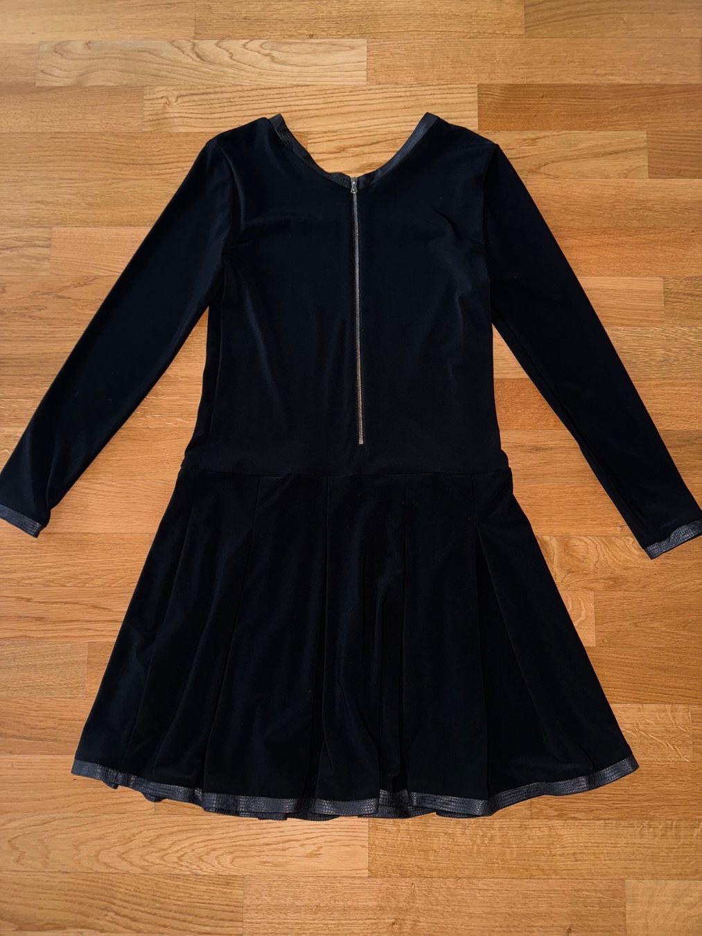Robes: Robe Garella NEU – Neuf (Voir description) à Cologny par PEACEANDLOVE 1