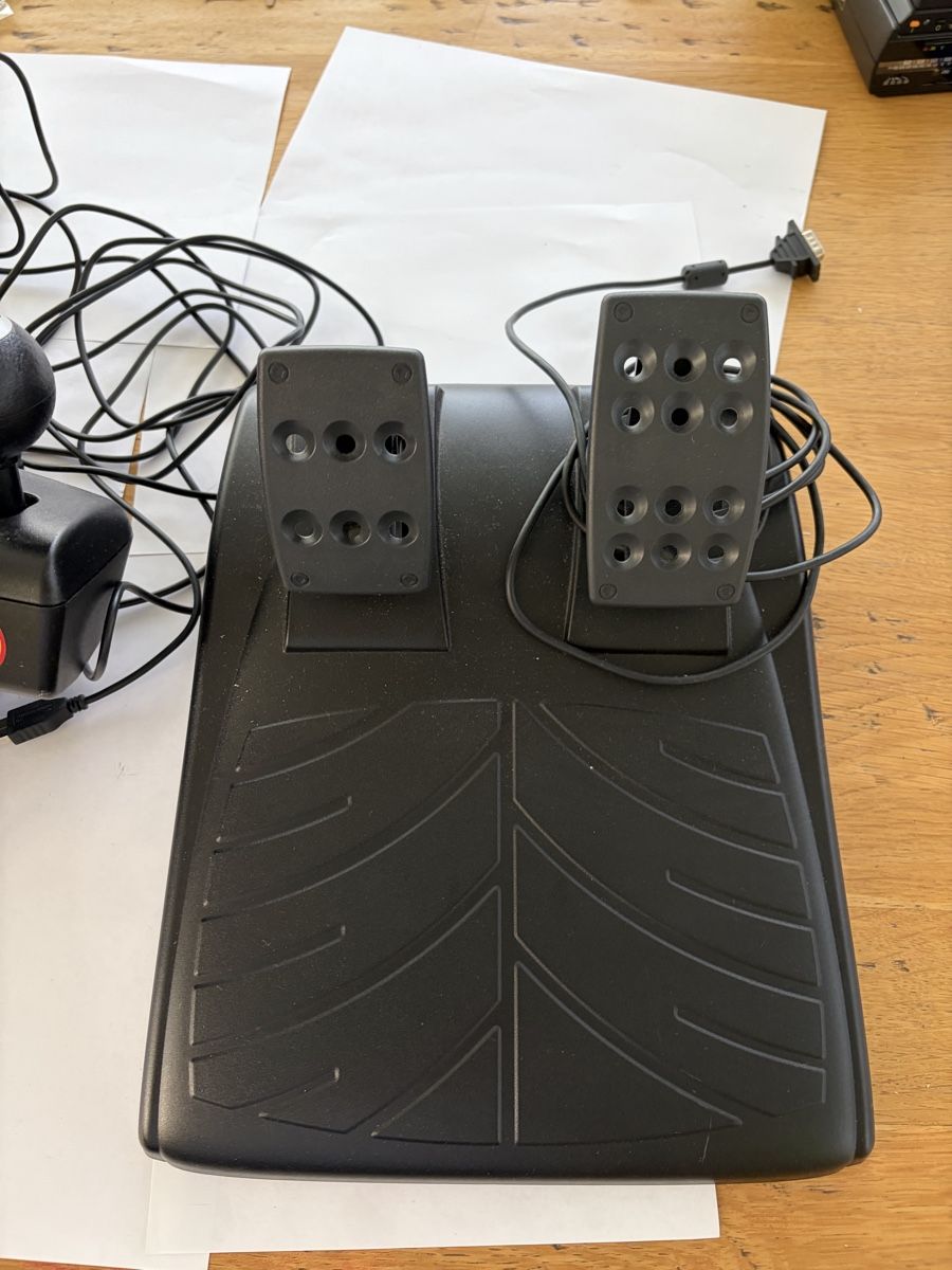 Logitech Controller: Volant et pédalierLogitec – Usato da Echallens venduto da JAR69 2