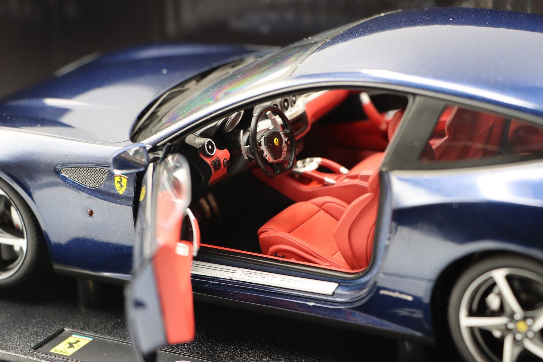 Ferrari Modellautos: Ferrari FF 2011 1:18 Hot Wheels Elite – Gebraucht aus Bühl b.Aarberg von modelldiecast 7