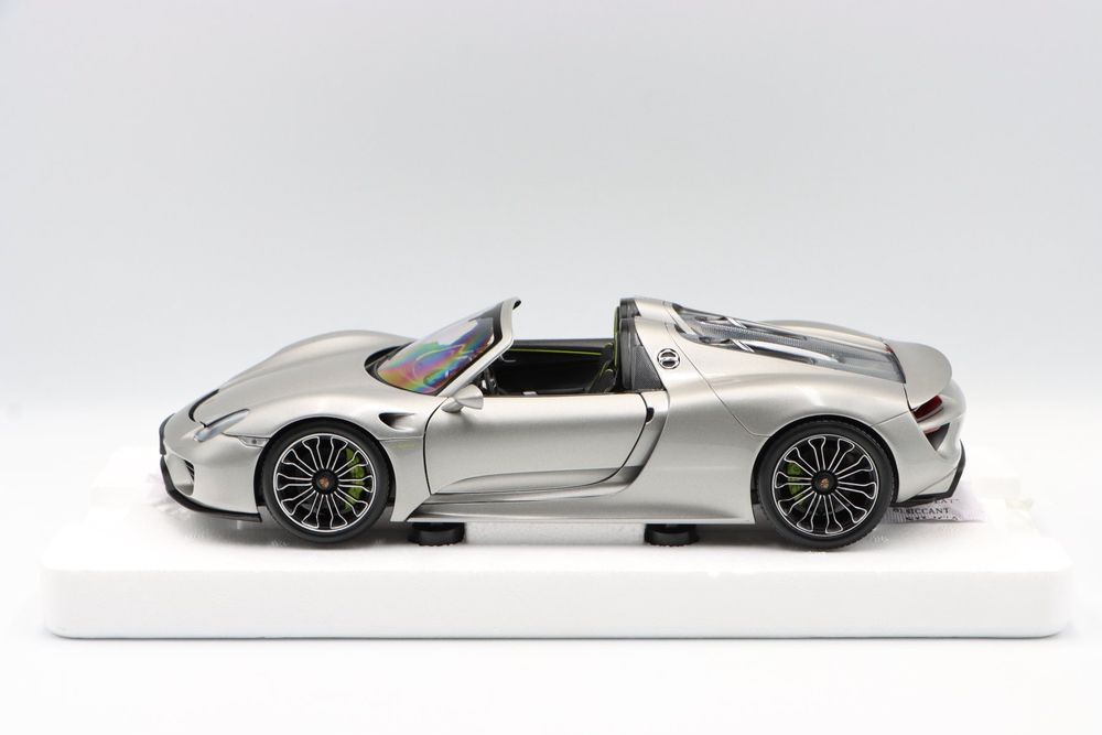 Welly 1:18 Porsche 918 Spyder Hard-Top gris métallique 18051HGR modèle