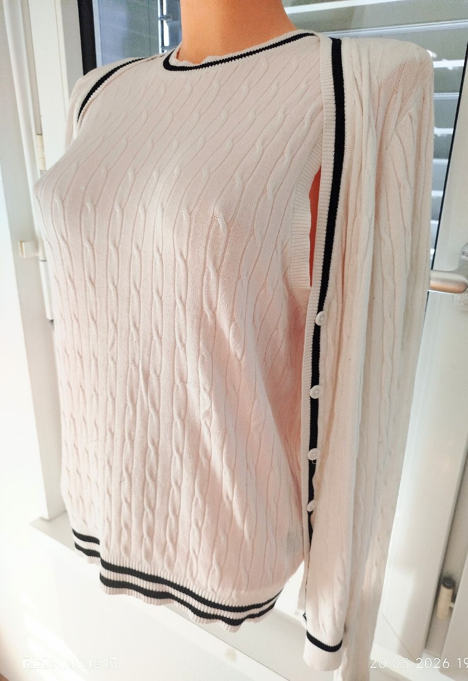 Lotti di vestiti: Set aus Bluse und Pullover, Größe L – Usato da Wauwil venduto da Sanczeza