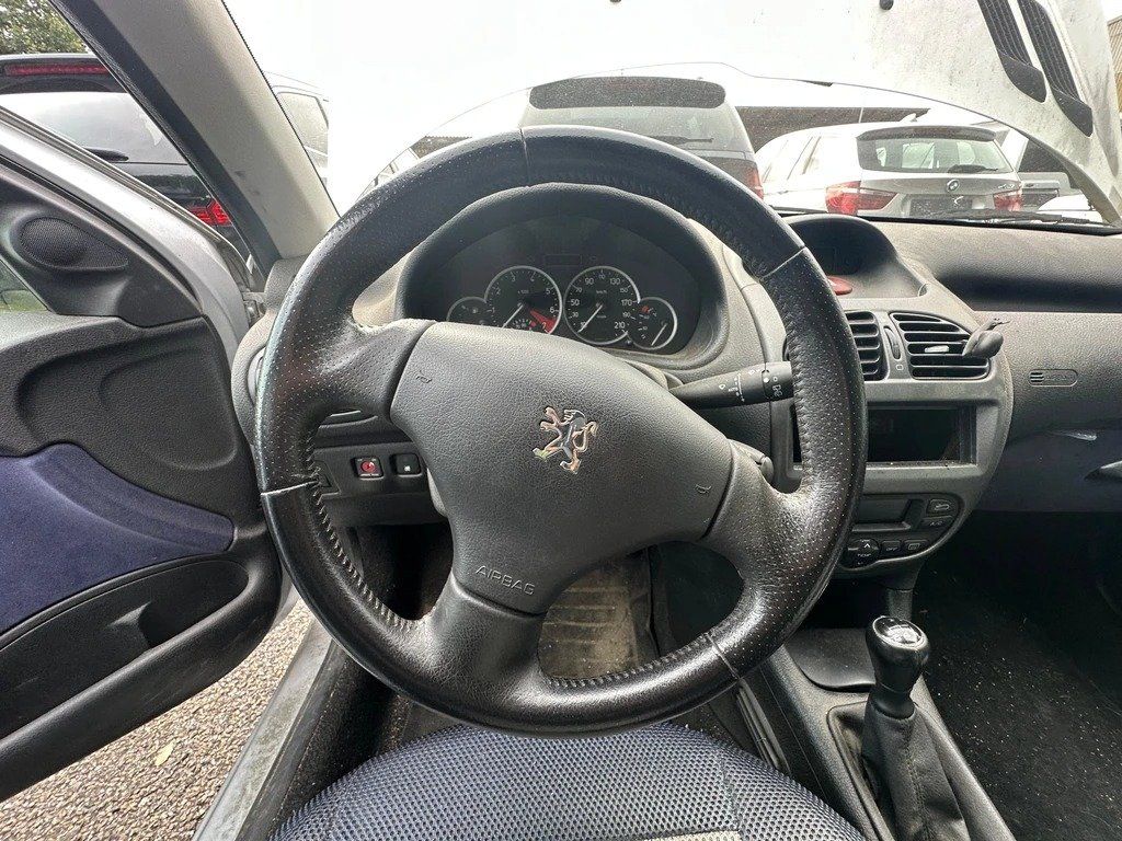 Peugeot Autos: PEUGEOT 206 1.6 16V Black&Silver – D'occasion à Oftringen par alourag 9
