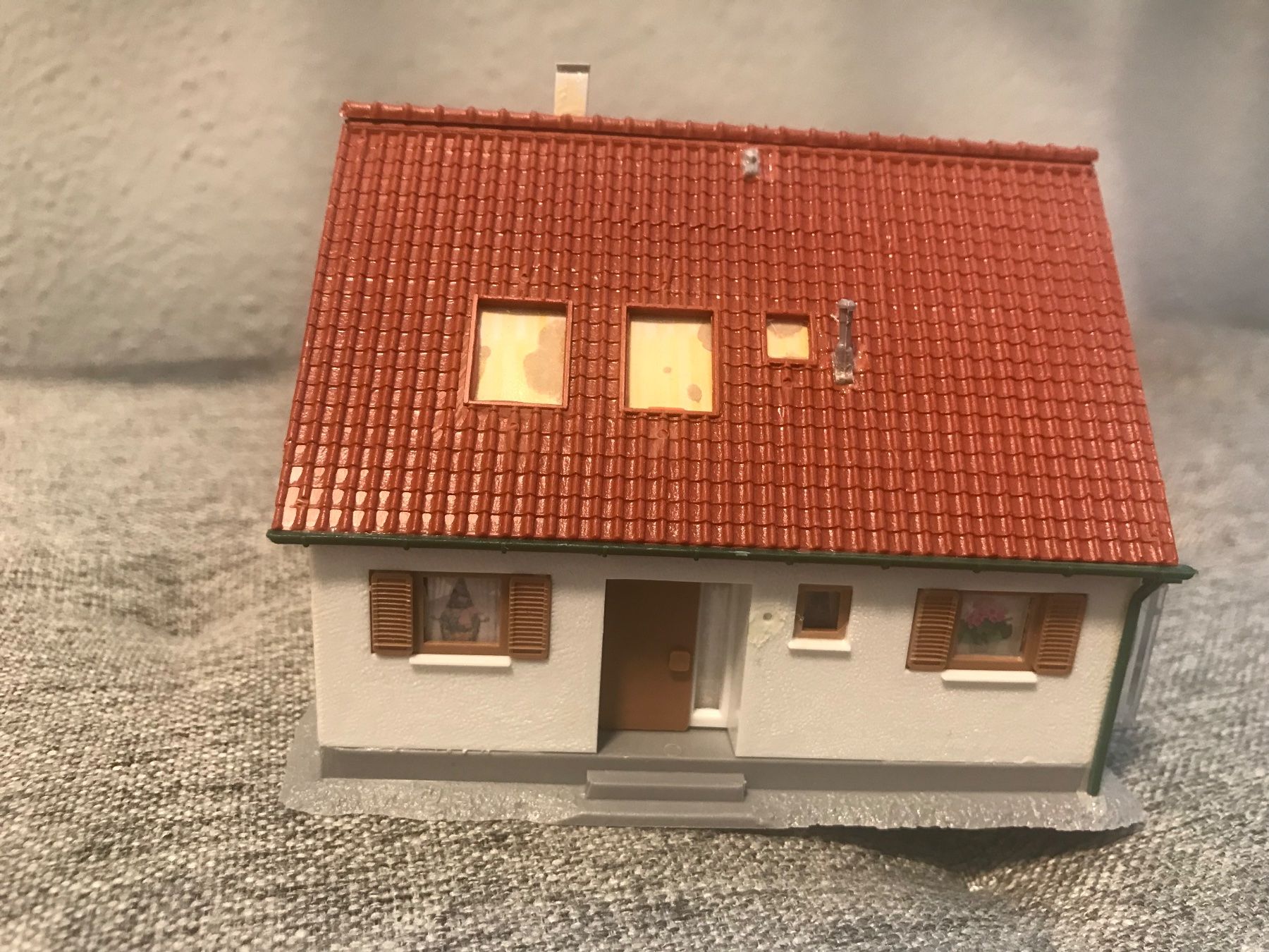 Kibri Modellini di ferrovie: Kibri H0 Einfamilienhaus mit Drogerie – Usato da Opfikon venduto da Sonnenuntergang12 3