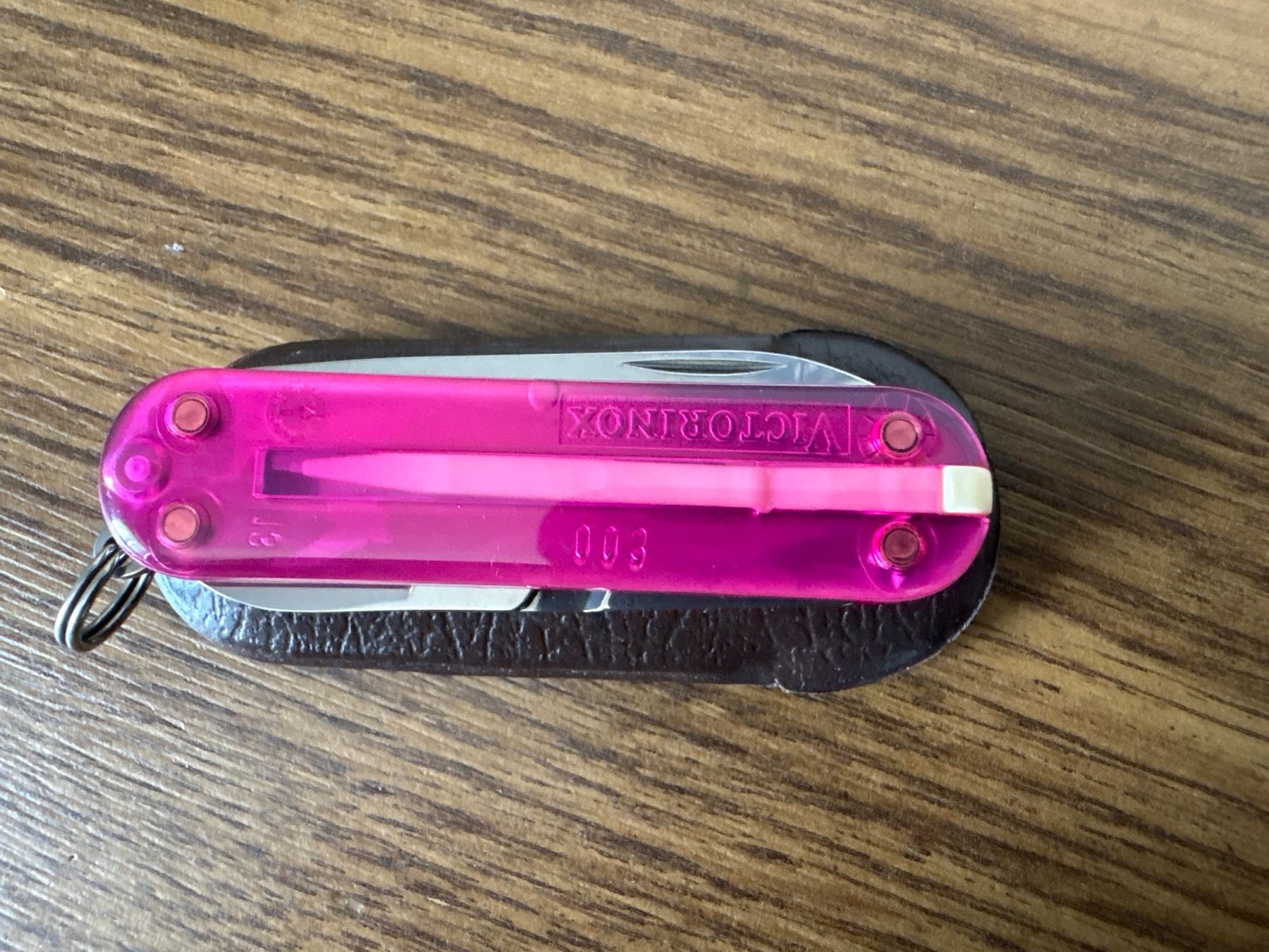 Victorinox Coltelli tascabile: VICTORINOX - Classic pink trans - Sackmesser – Usato da Andwil SG venduto da Rainboli 9
