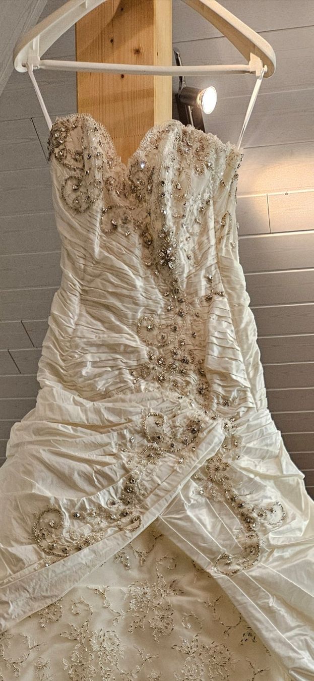 Vestiti: Wunderschönes Hochzeitskleid mit Swarovski – Usato da Hendschiken venduto da Maria_CG 1